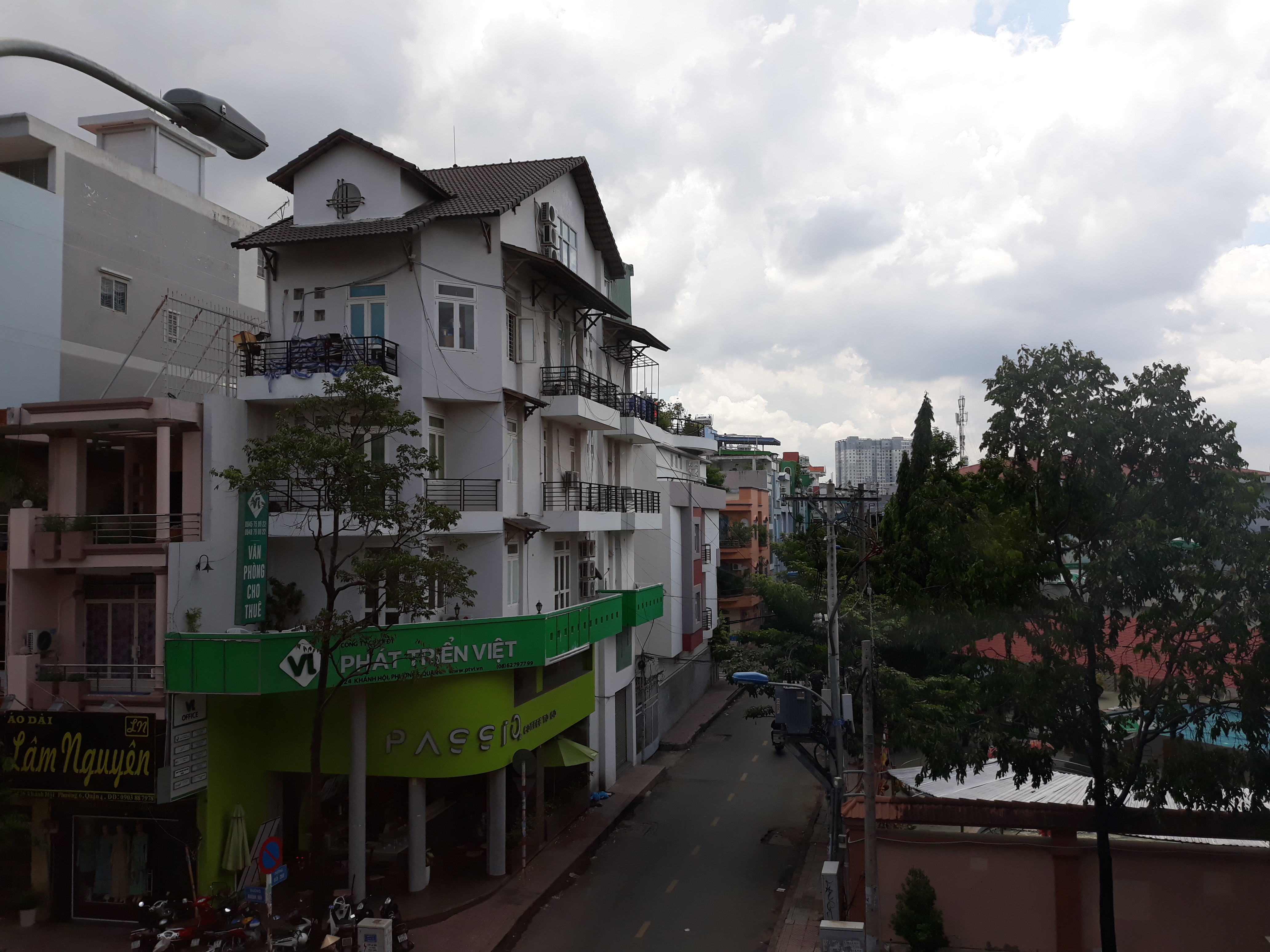 Lúc này là chụp bình thường, điều kiện ngược sáng.