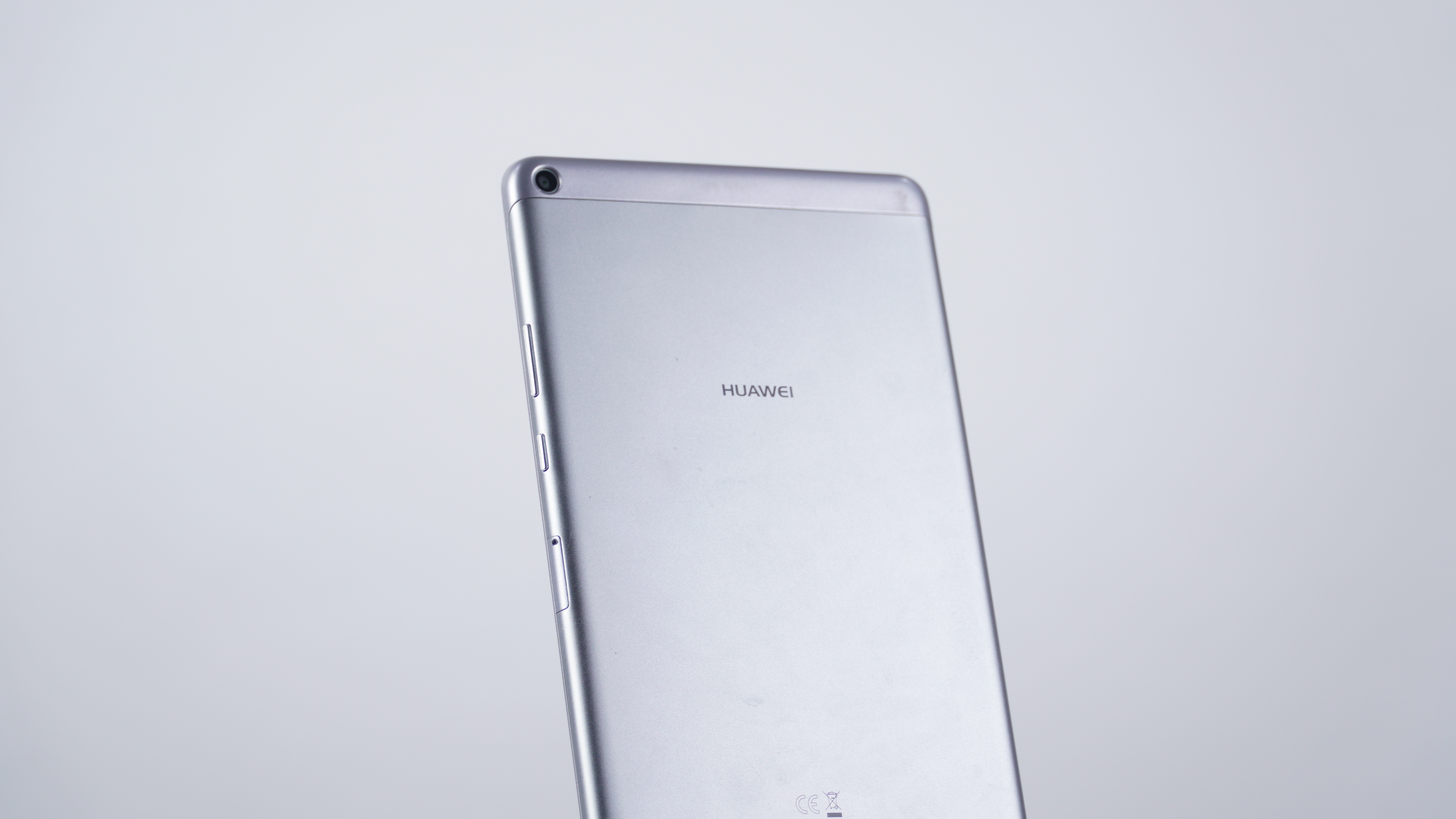 Huawei MediaPad T3-8 với thiết kế kim loại