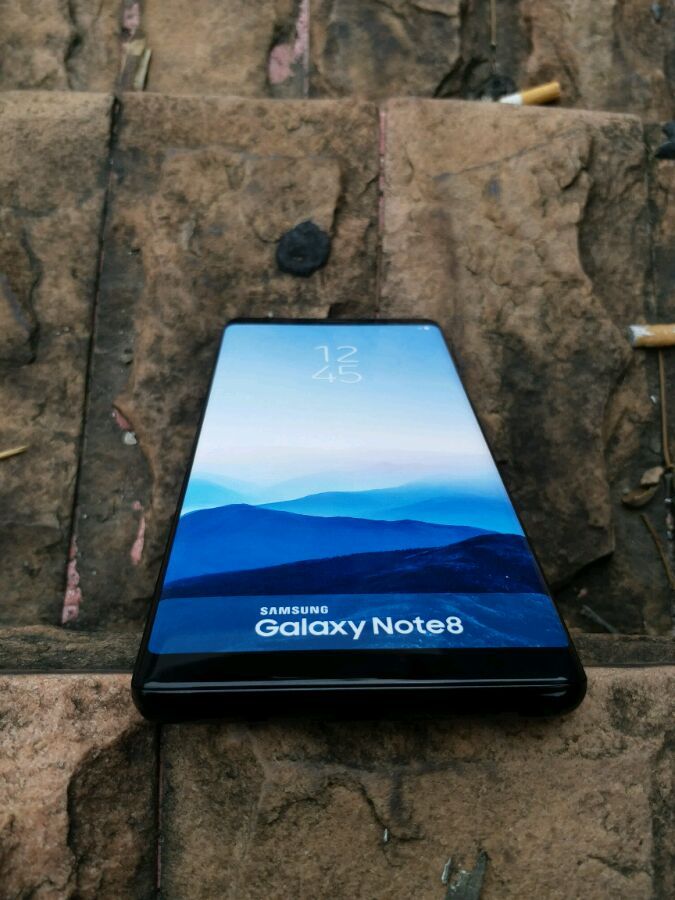 Mặt trước tuyệt đẹp của Note 8 với màn hình Infinity Display