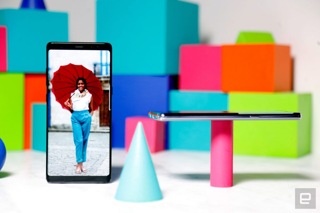 Mặt trước và cạnh bên của Note 8 cũng được Samsung hoàn thiện rất tốt