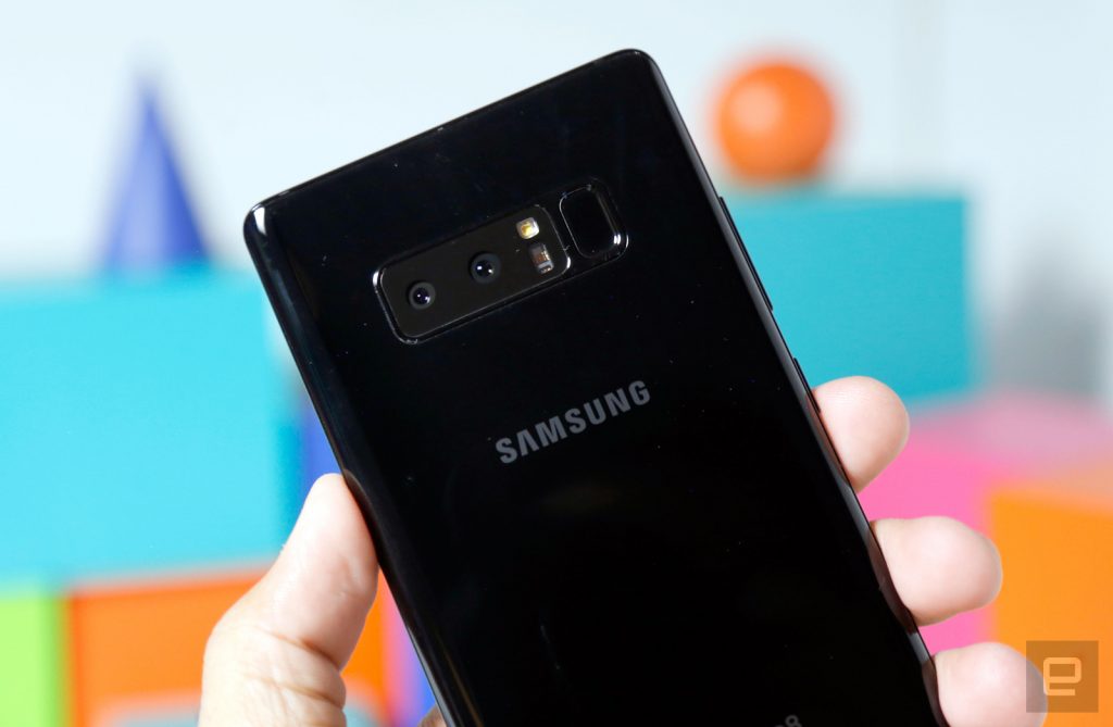 Camera trên phiên bản Note 8 màu đen sẽ giúp mặt lưng của máy trở nên liền mạch hơn