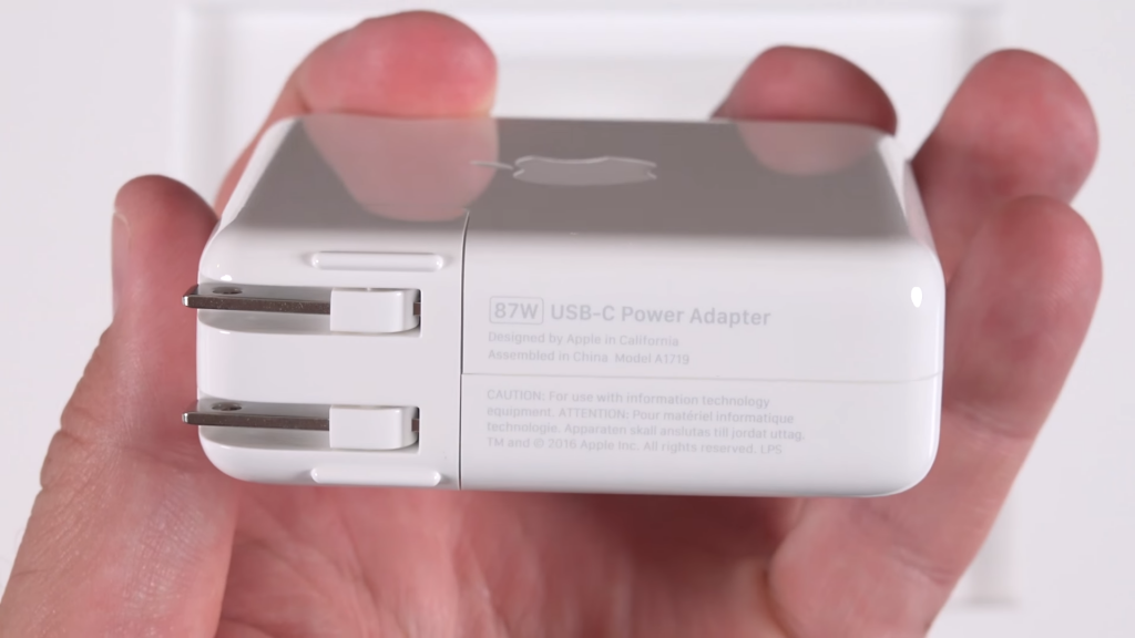 Và củ sạc 87W chuẩn USB Type-C.