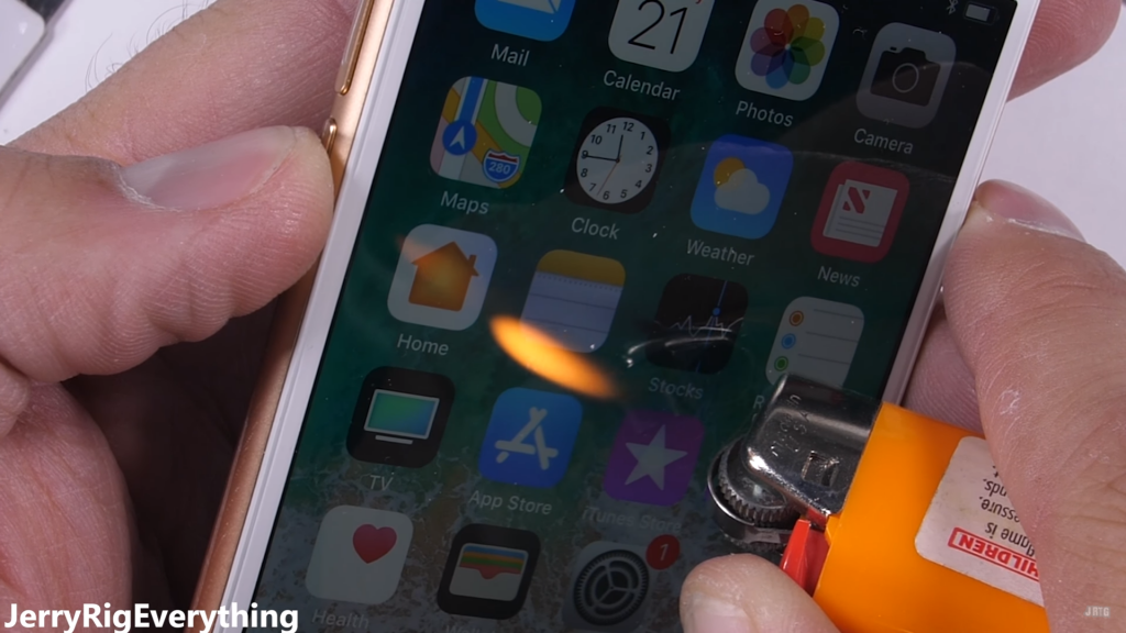 Màn hình của iPhone 8 có thể chịu nhiệt trong khoảng 10 giây trước khi các điểm ảnh chuyển qua màu đen
