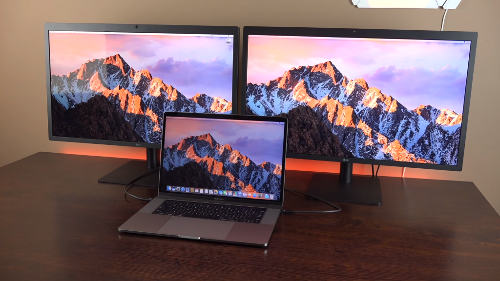 Nhờ cổng kết nối Thunderbolt 3.0 mà Macbook Pro 2017 có thể xuất ra 2 màn hình độ phân giải 5K hoặc 4 màn hình 4K. Phần cứng của phiên bản cao cấp nhất với Intel Core i7 Turbo Boost lên tới 4.1GHz, 16GB RAM và GPU Radeon 560 hoàn toàn có thể đem lại trải nghiệm sử dụng mượt mà ngay cả khi xử lý các tác vụ nặng nề.