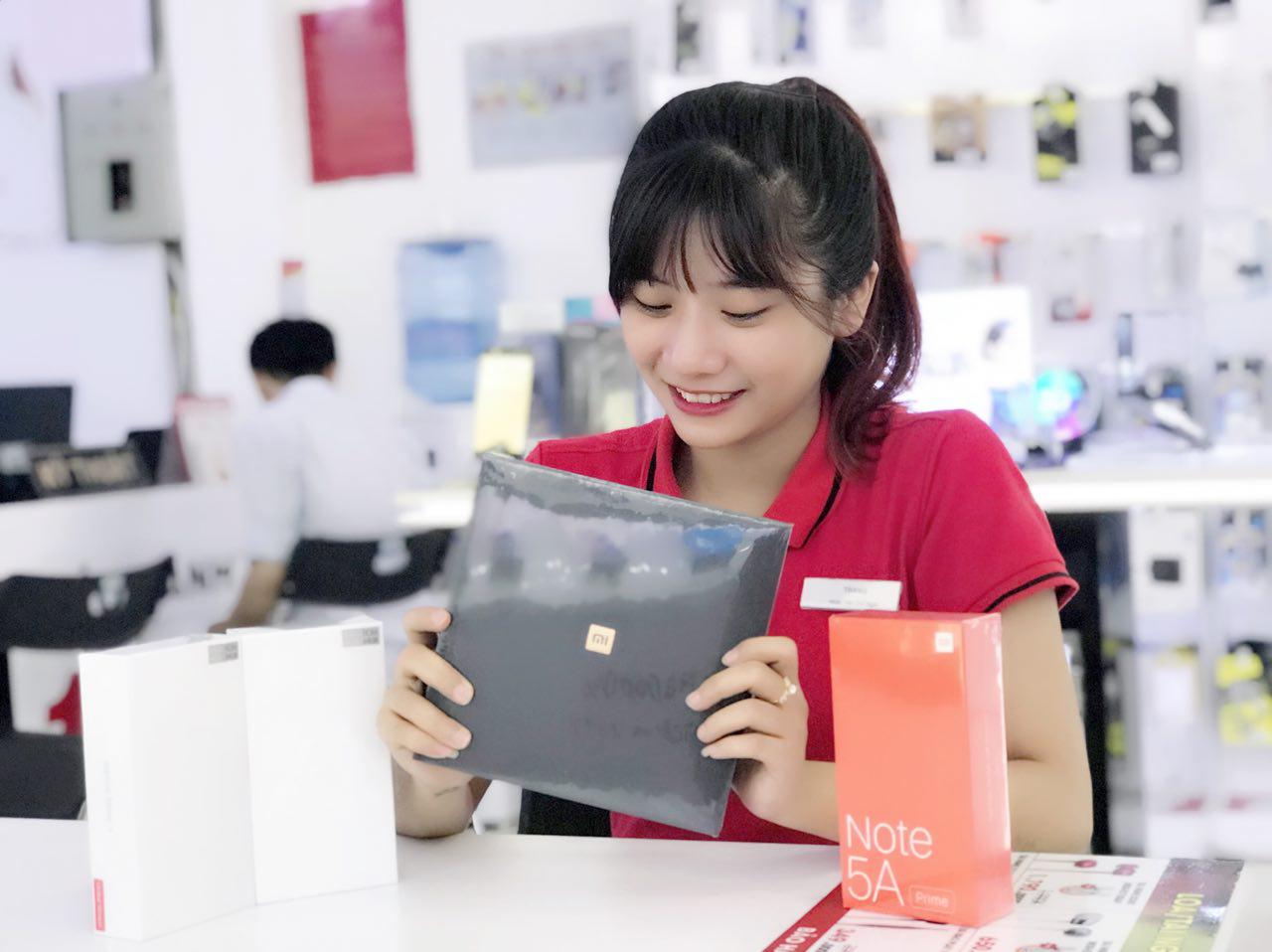 MI MIX 2 chính hãng đang được bán tại CellphoneS với giá 11.69 triệu