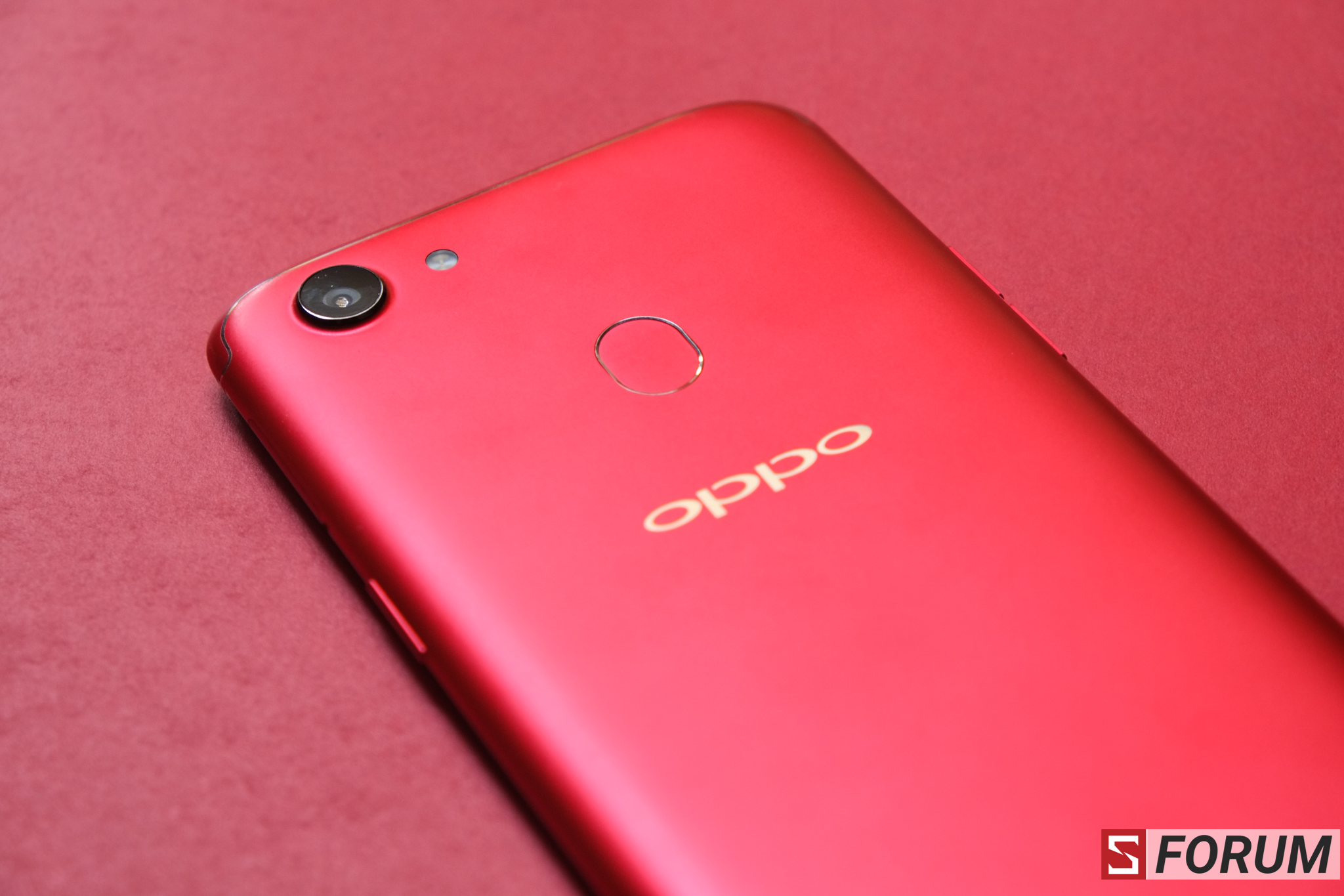 Trên tay Oppo F5 6GB RED: Sắc màu cho mùa lễ hội