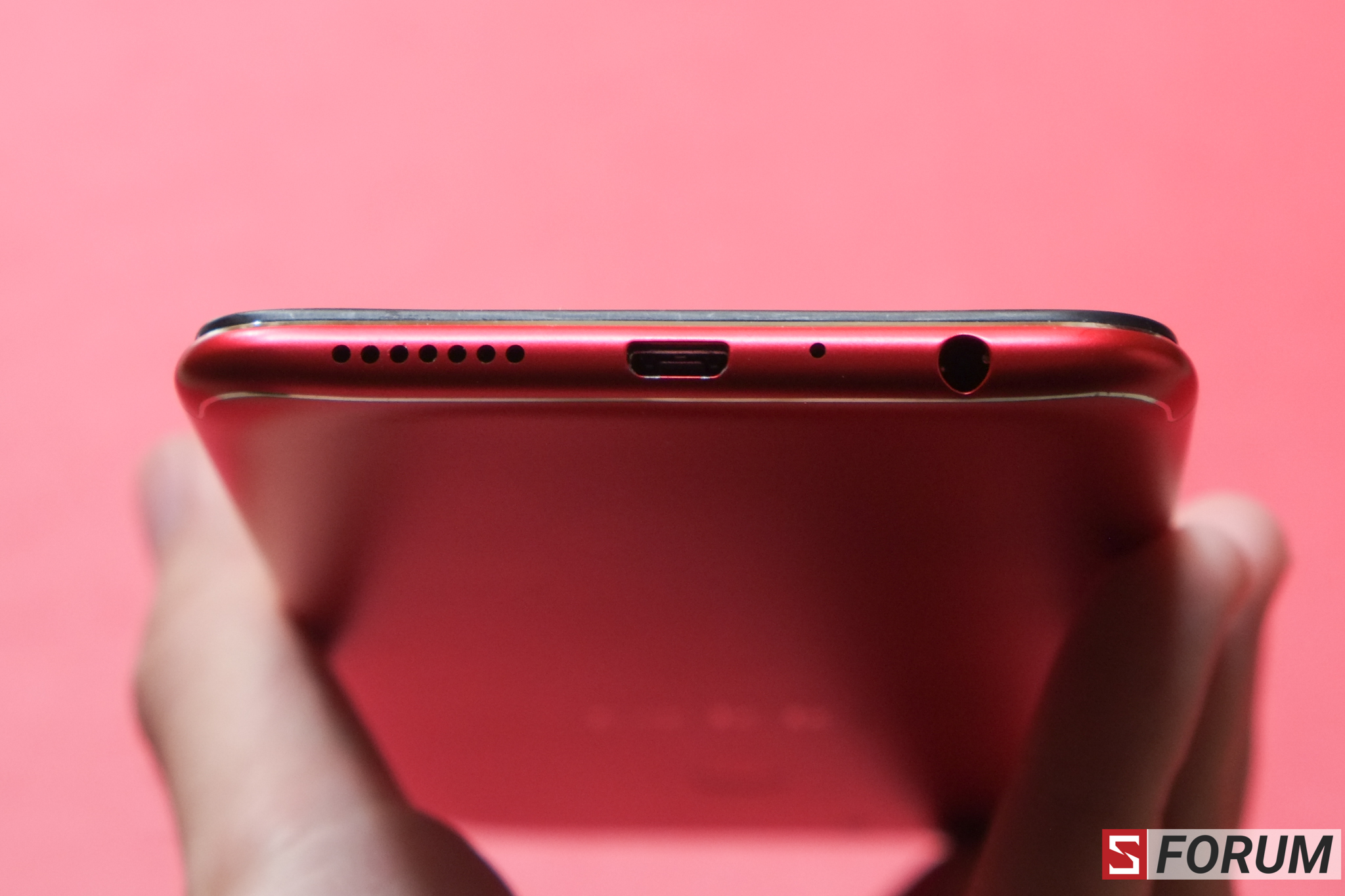Trên tay Oppo F5 6GB RED: Sắc màu cho mùa lễ hội