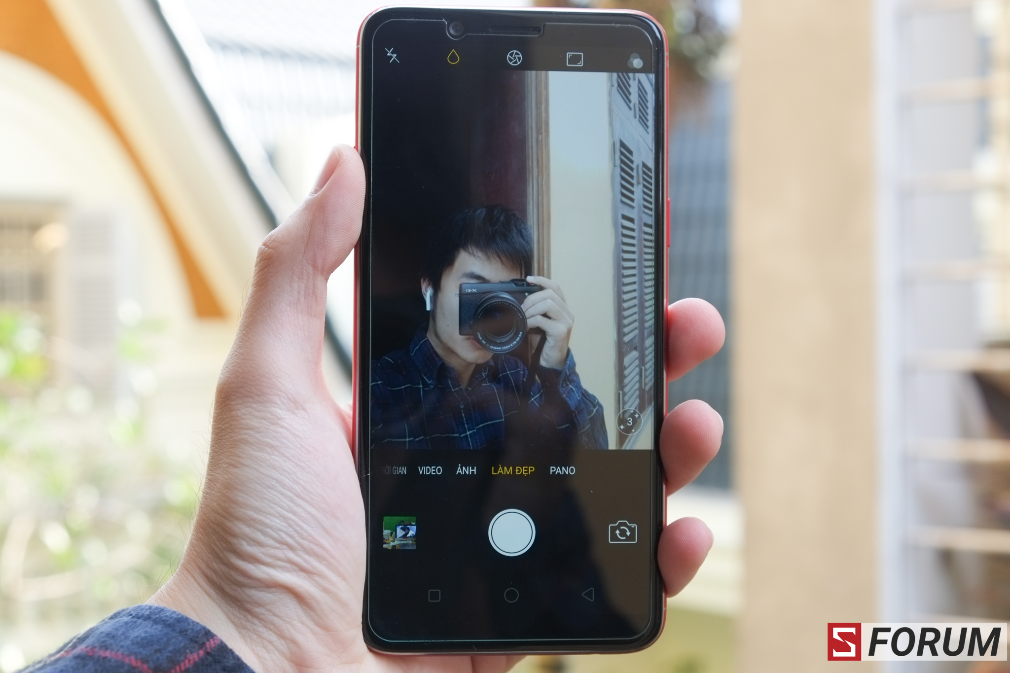Trên tay Oppo F5 6GB RED: Sắc màu cho mùa lễ hội