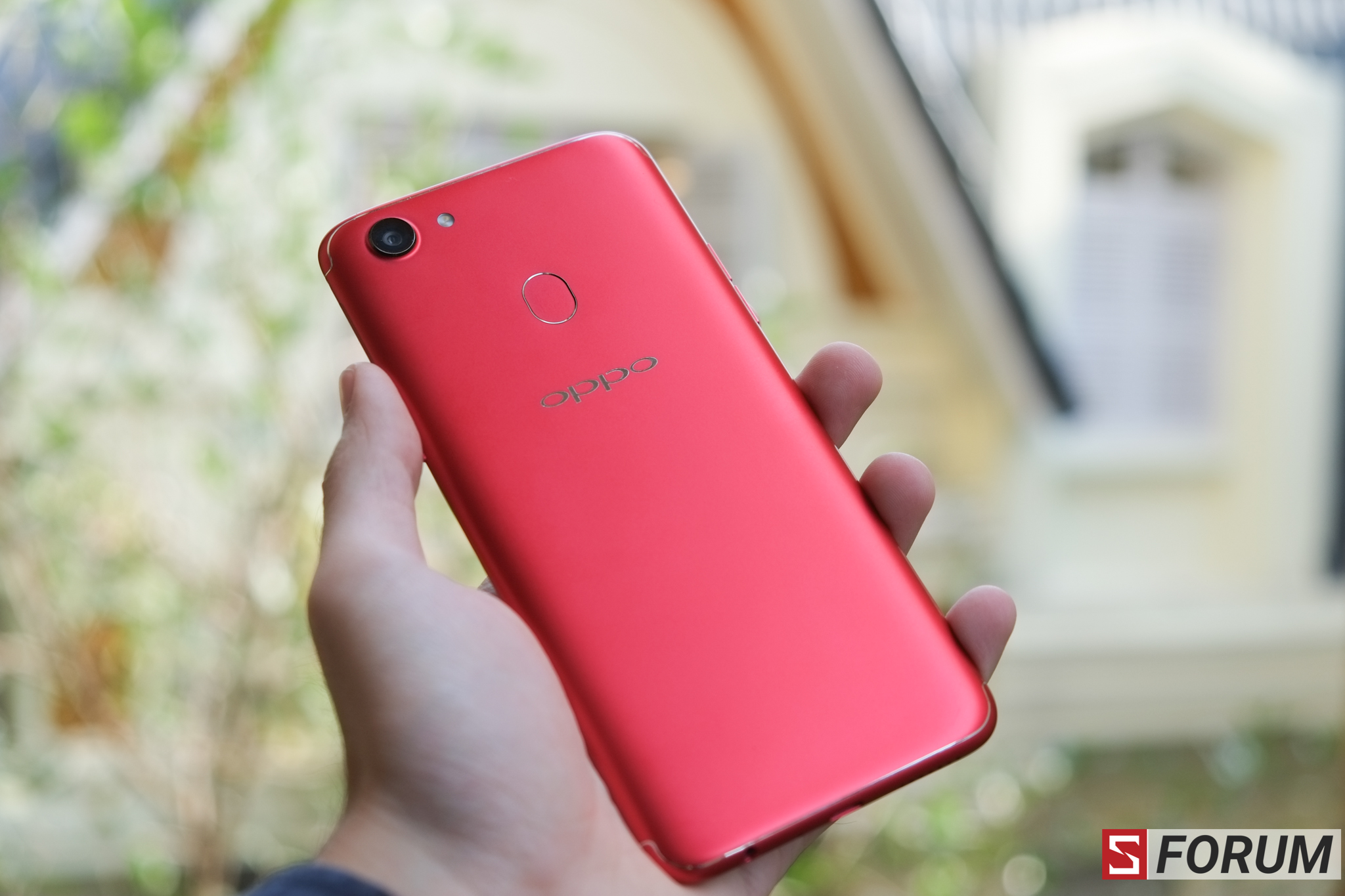 Trên tay Oppo F5 6GB RED: Sắc màu cho mùa lễ hội