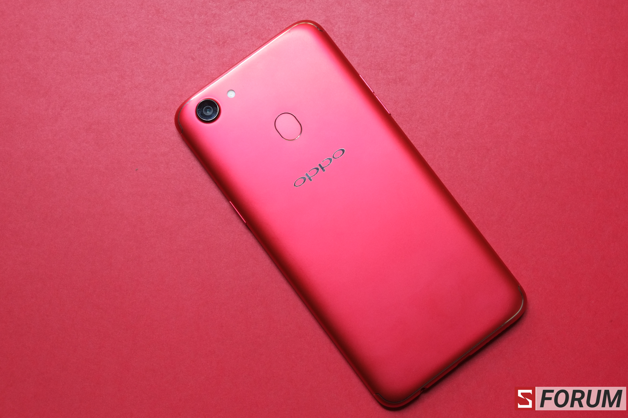 Trên tay Oppo F5 6GB RED: Sắc màu cho mùa lễ hội
