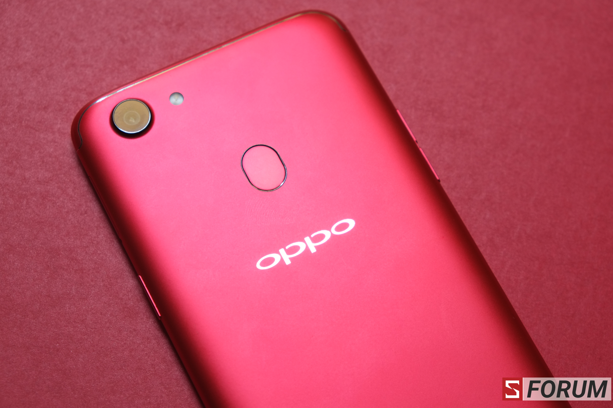 Trên tay Oppo F5 6GB RED: Sắc màu cho mùa lễ hội