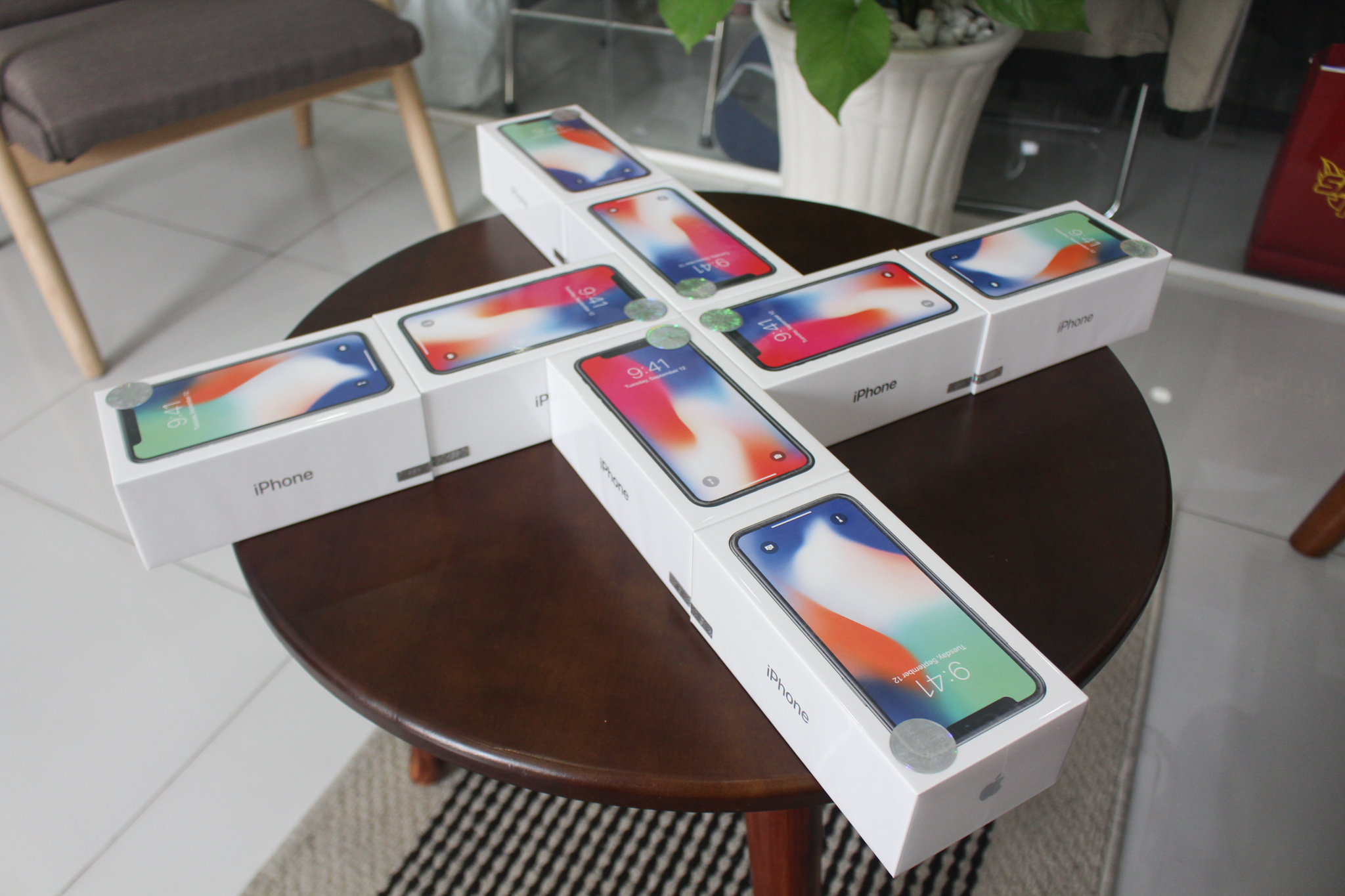 Hãy mua iPhone X ở CellphoneS để nhận được các ưu đãi hấp dẫn và chế độ bảo hành 1 đổi 1 trong 12 tháng đầu
