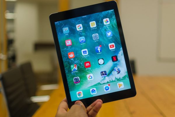 iPad 2017 mở đường cho dòng máy tính bảng giá rẻ của Apple.