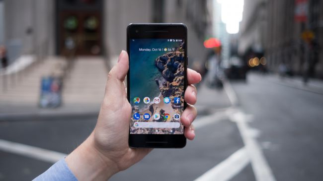 Pixel 2 có viền benzen các cạnh khá dày