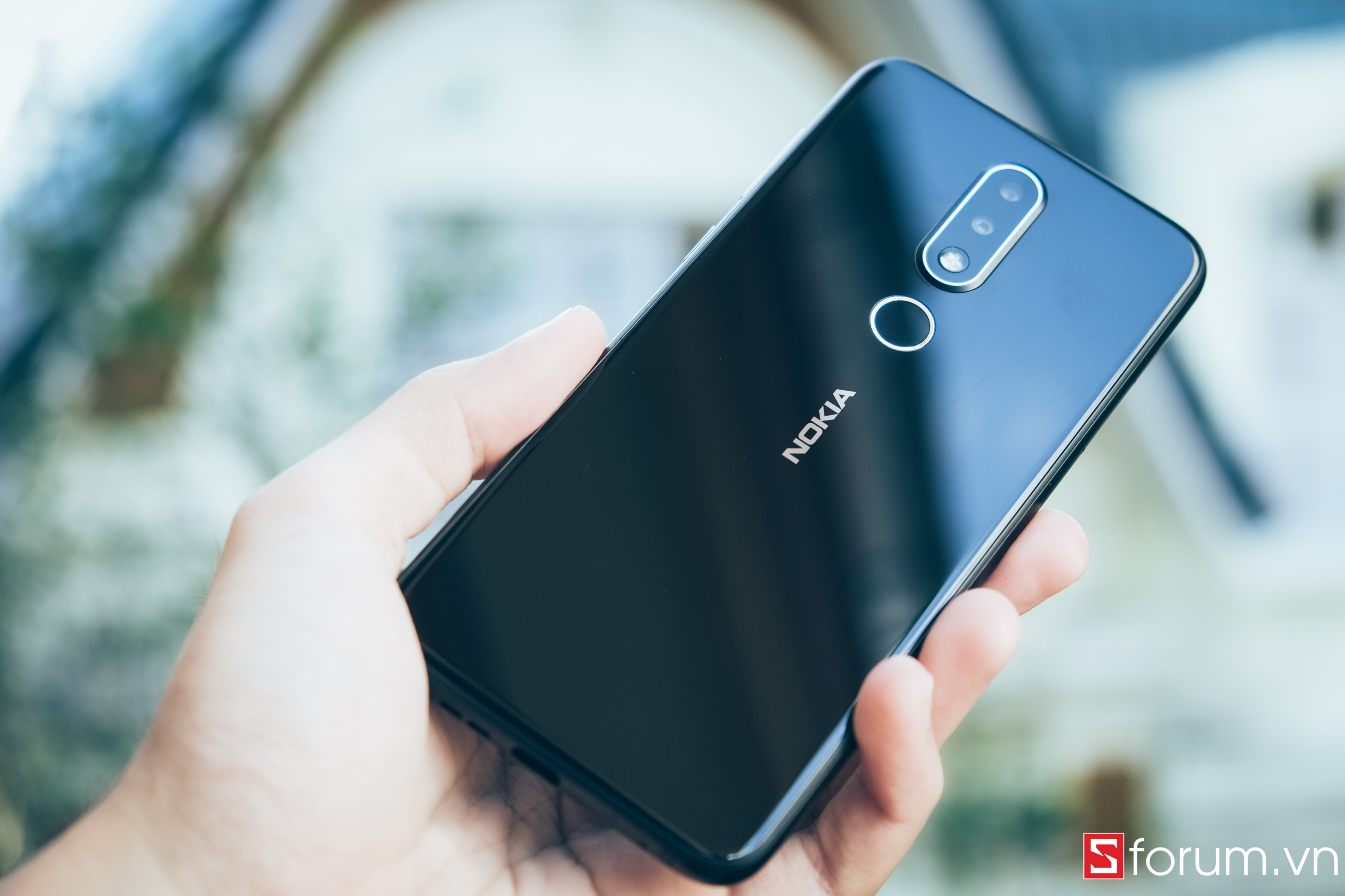 Trên tay Nokia X6 tại VN: Màn hình "tai thỏ", mặt lưng kính, camera kép ...