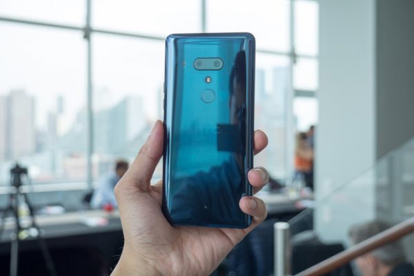 HTC U12+ không có cáp chuyển đổi USB-C to 3.5mm, mua thêm với giá 12$