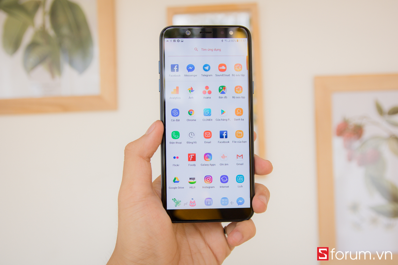Galaxy A6 có một màn hình 5.6 inch Super AMOLED, màn hình này cho chất lượng hiển thị cực kỳ tốt cùng góc nhìn và độ sáng cao