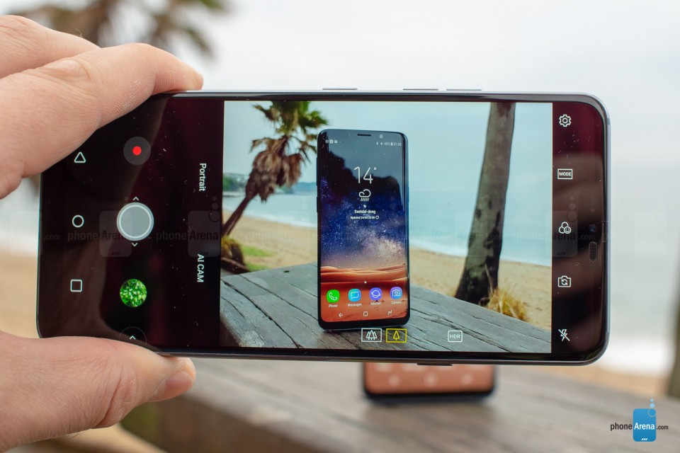 G7 ThinQ được trang bị camera kép 12MP với một ống kính góc rộng ở mặt sau