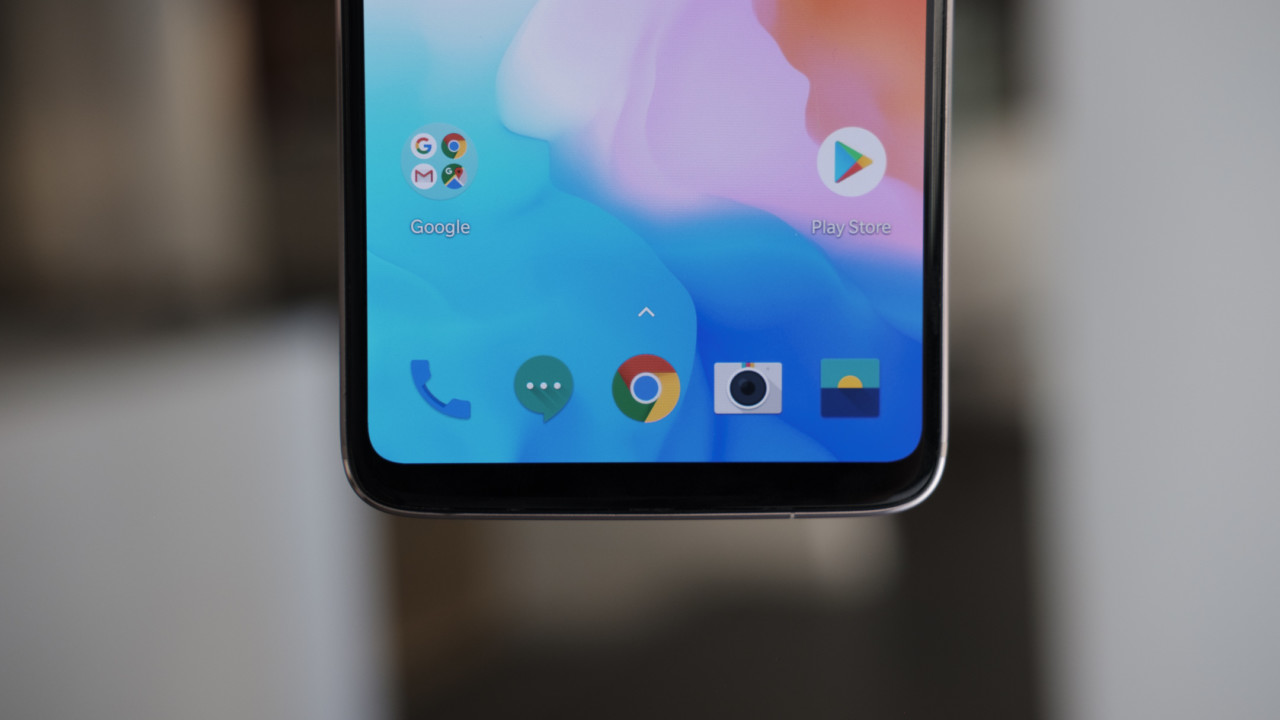 Phần viền bezel dưới được thiết kế khá mỏng gọn