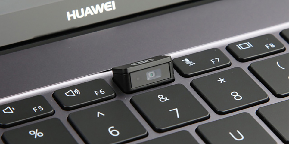 Camear của máy được đặt ở giữa phím F6 và F7, có khả năng 