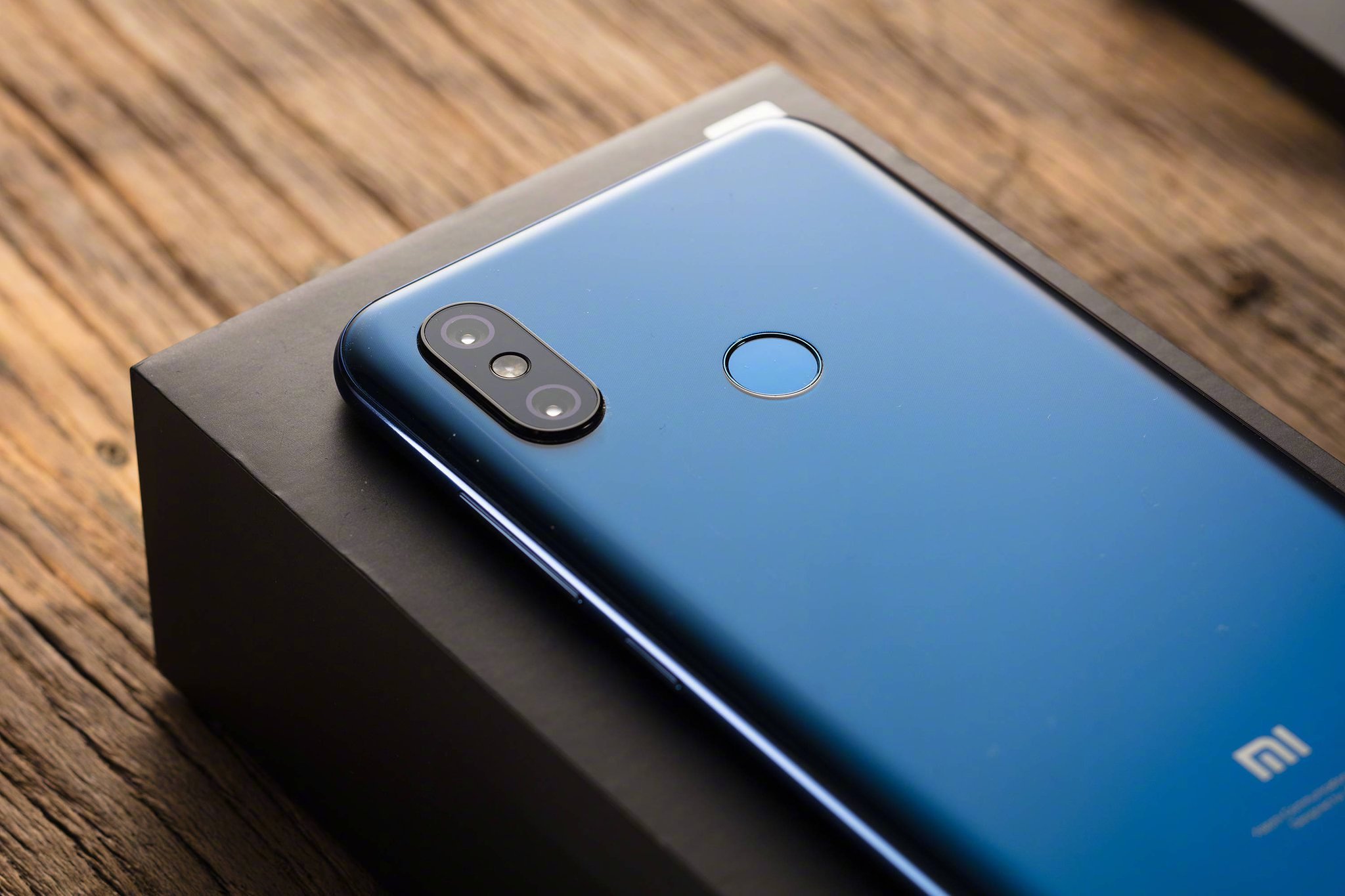 Xiaomi tuyên bố bán được 1 triệu máy trong bộ 3 dòng Mi 8