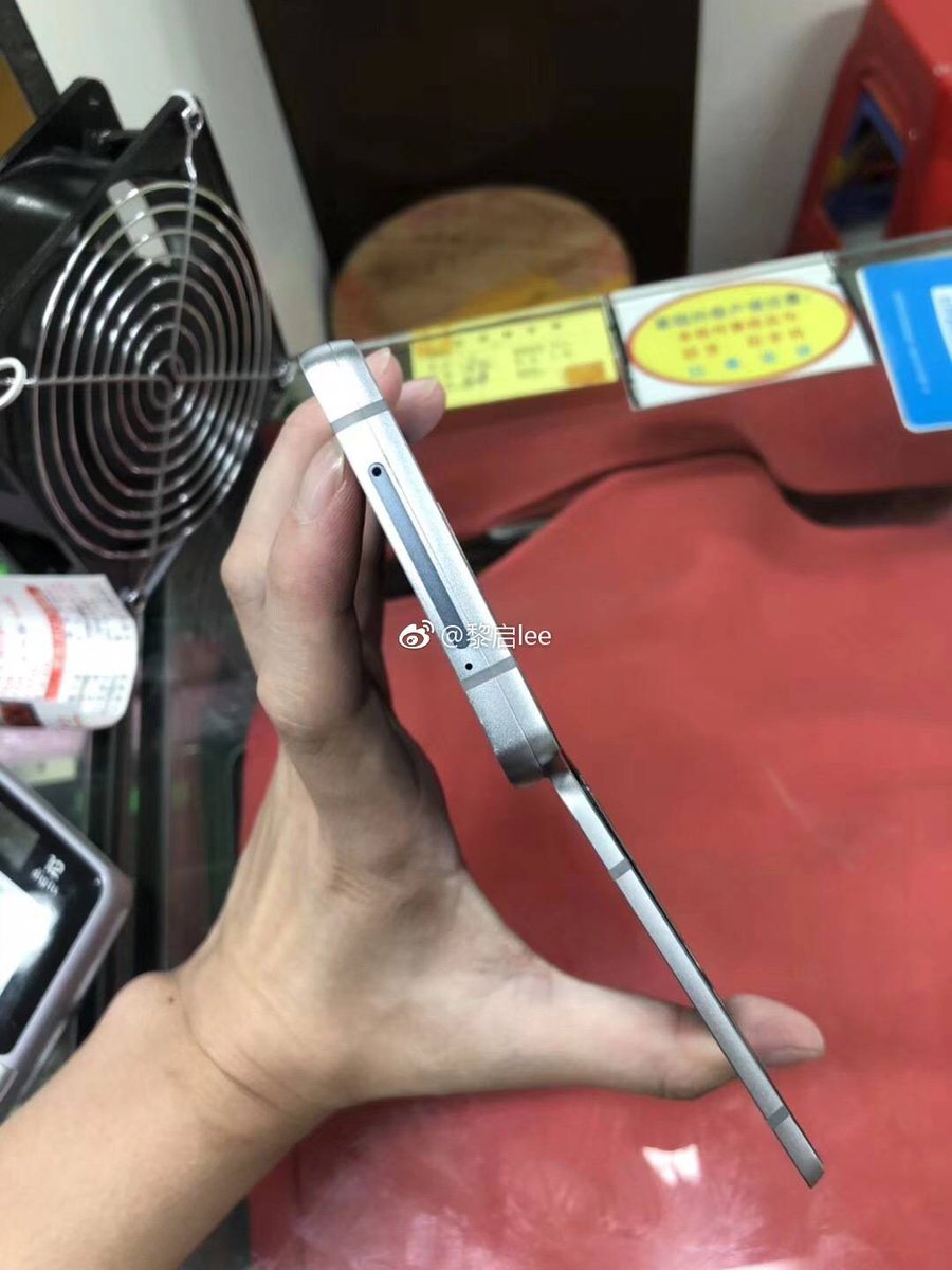 Máy có độ dày khá là lớn