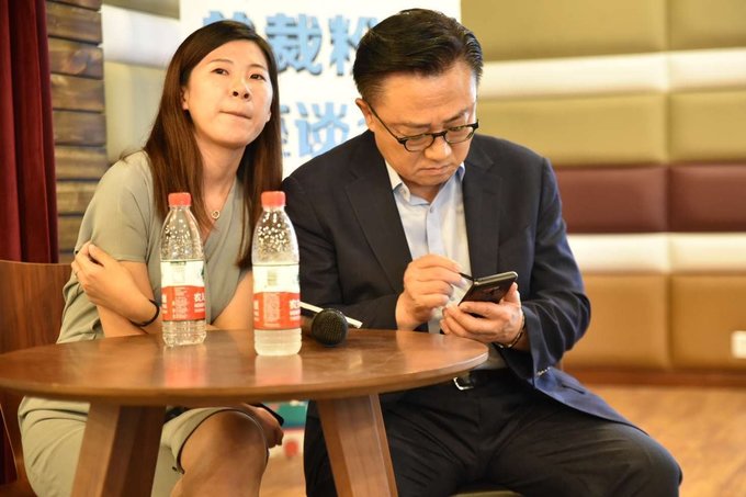 CEO DJ Koh của Samsung bị bắt gặp đang sử dụng Galaxy Note 9 nơi công cộng
