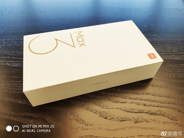 Hình ảnh vỏ hộp chiếc Mi Max 3 được CEO Lei Jun đăng tải vào đầu tháng này