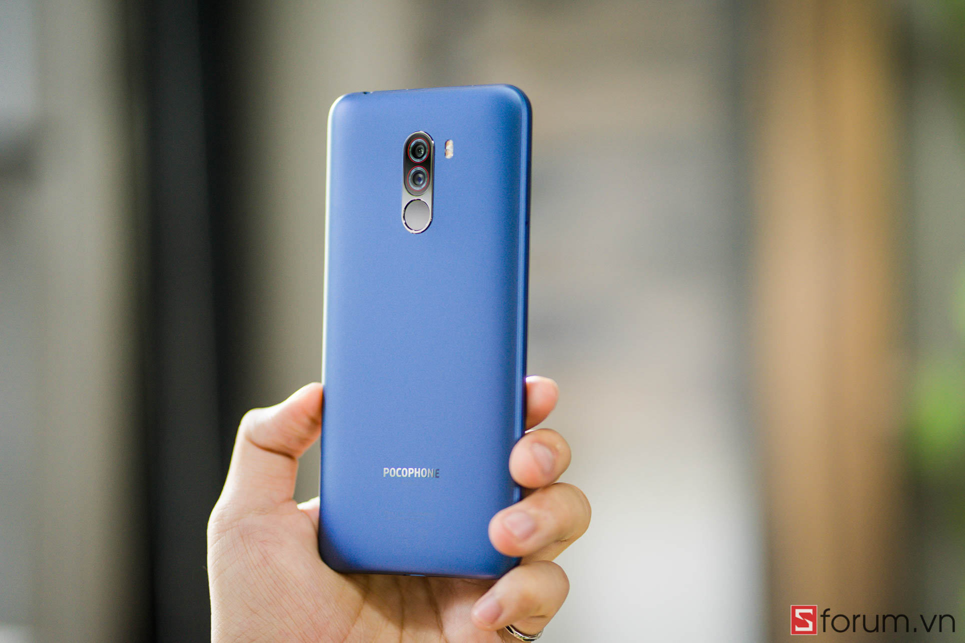 Ngoài cấu hình khủng, Pocophone F1 còn gì?