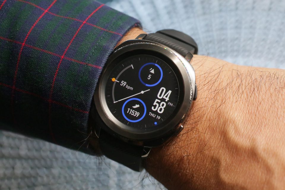 Samsung Galaxy Watch có thời lượng pin khá khiêm tốn.