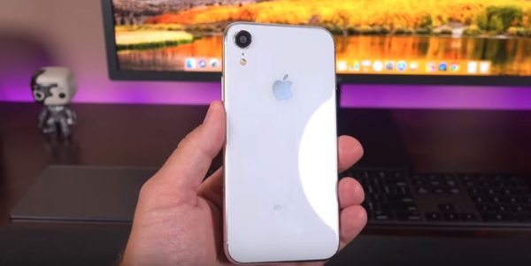 Xuất hiện video trên tay nguyên mẫu của iPhone 6.1 inch và X Plus