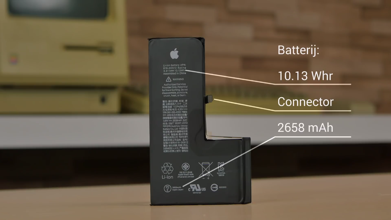 Viên pin của iPhone Xs giờ đây đã được làm liền khối, thay vì thành 2 mảnh riêng biệt trên iPhone X