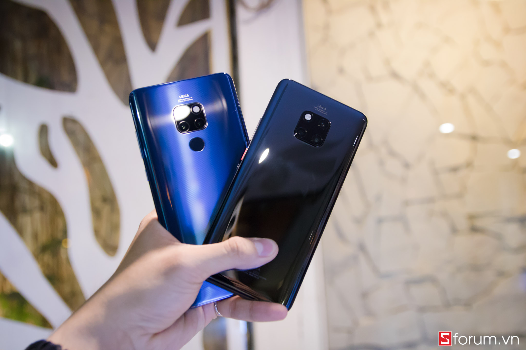 Sforum - Trang thÃ´ng tin cÃ´ng nghá» má»i nháº¥t IMG_0074 TrÃªn tay Huawei Mate 20 vÃ  Mate 20 Pro táº¡i VN: Cáº£m biáº¿n khuÃ´n máº·t 3D, cá»¥m 3 camera, vÃ¢n tay nhÃºng dÆ°á»i mÃ n hÃ¬nh 