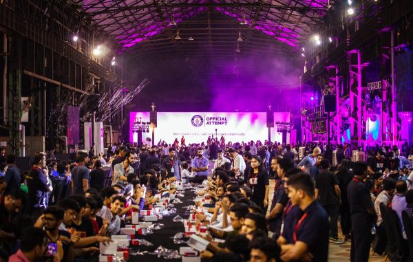 OnePlus 6T đạt kỷ lục Guinness với 559 chiếc máy được đập hộp cùng một lúc