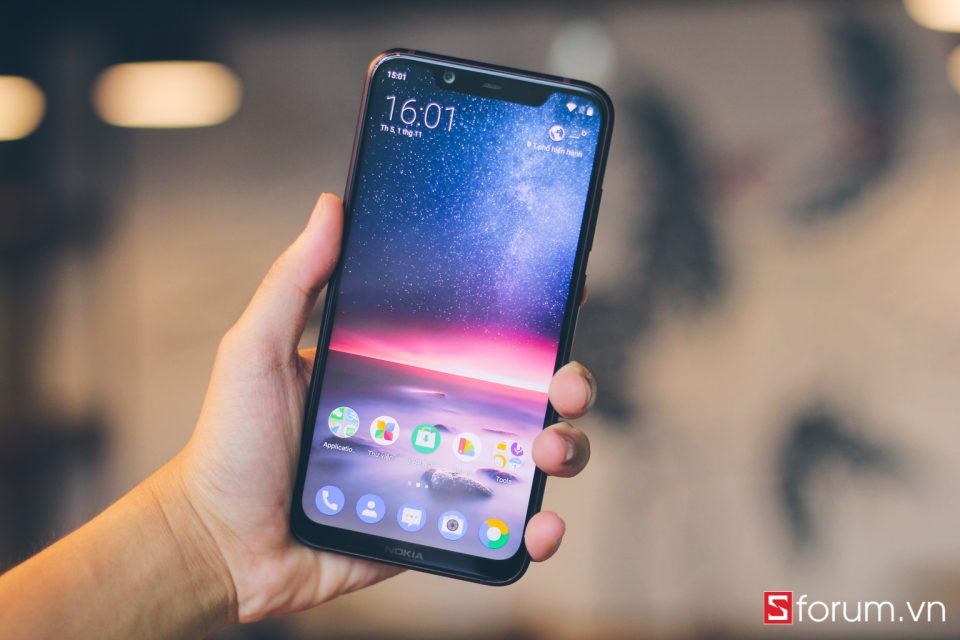 Màn hình 6,18 inch với thiết kế notch phía trước