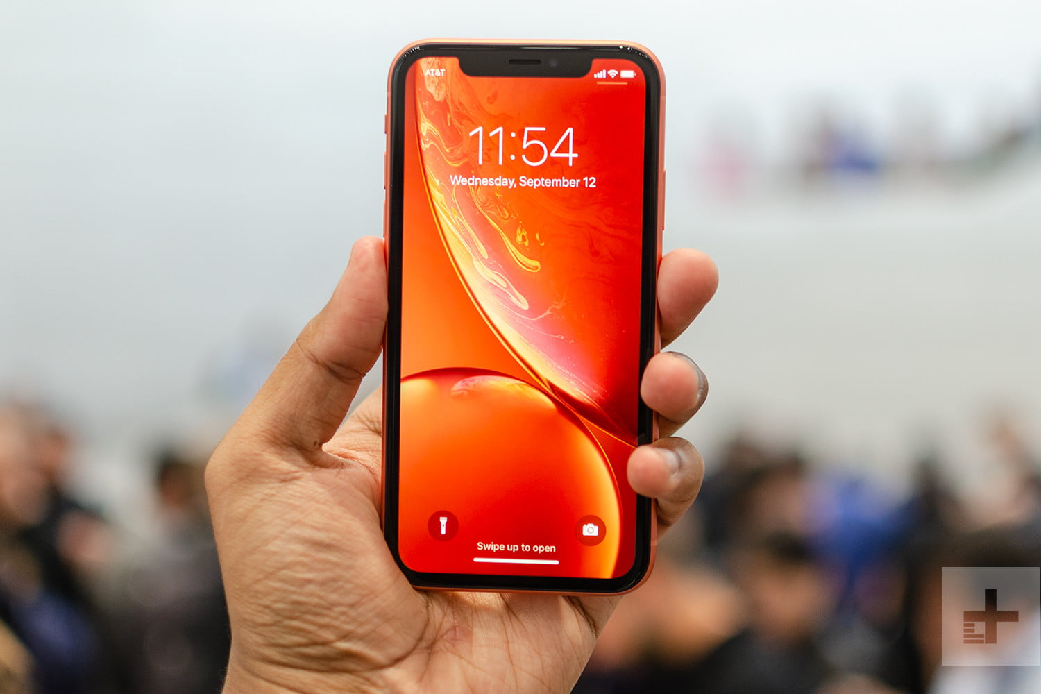 iPhone Xr không bán chạy như mong đợi, buộc Apple đành cắt giảm sản lượng