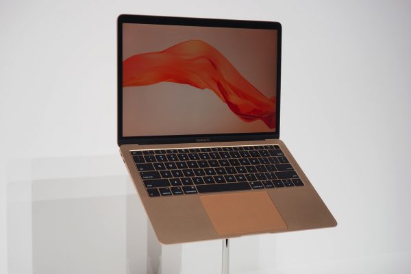 Apple ngưng bán MacBook 12 inch màu vàng hồng, thay thế bằng màu vàng của Macbook Air 2018