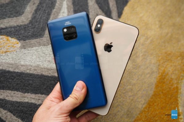 Huawei bị phát hiện chúc mừng năm mới thông qua một chiếc iPhone