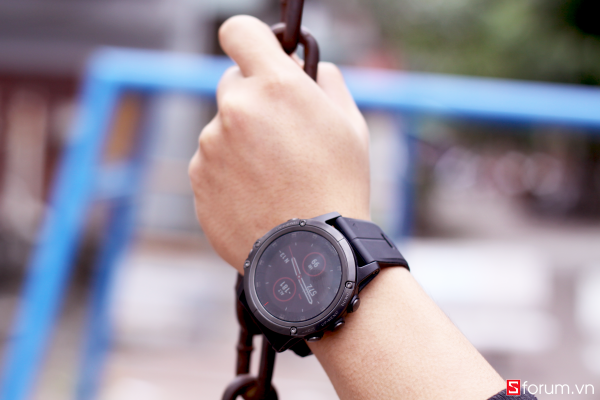 Không để ở nơi có từ trường mạnh để chăm sóc và bảo quản Smartwatch.