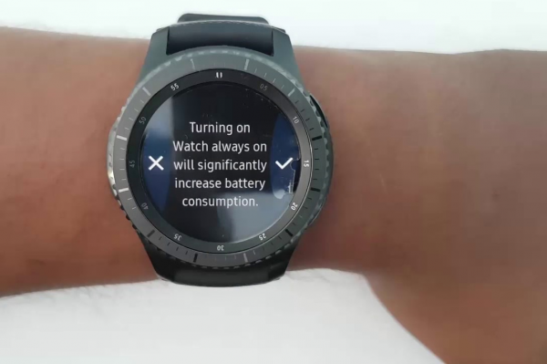 Bật chế độ Always-on cho Samsung Galaxy Watch.