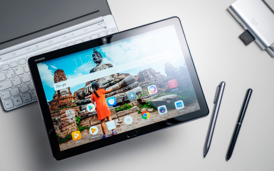 Huawei giới thiệu MateBook 13 và MediaPad M5 Lite tại sự kiện CES 2019