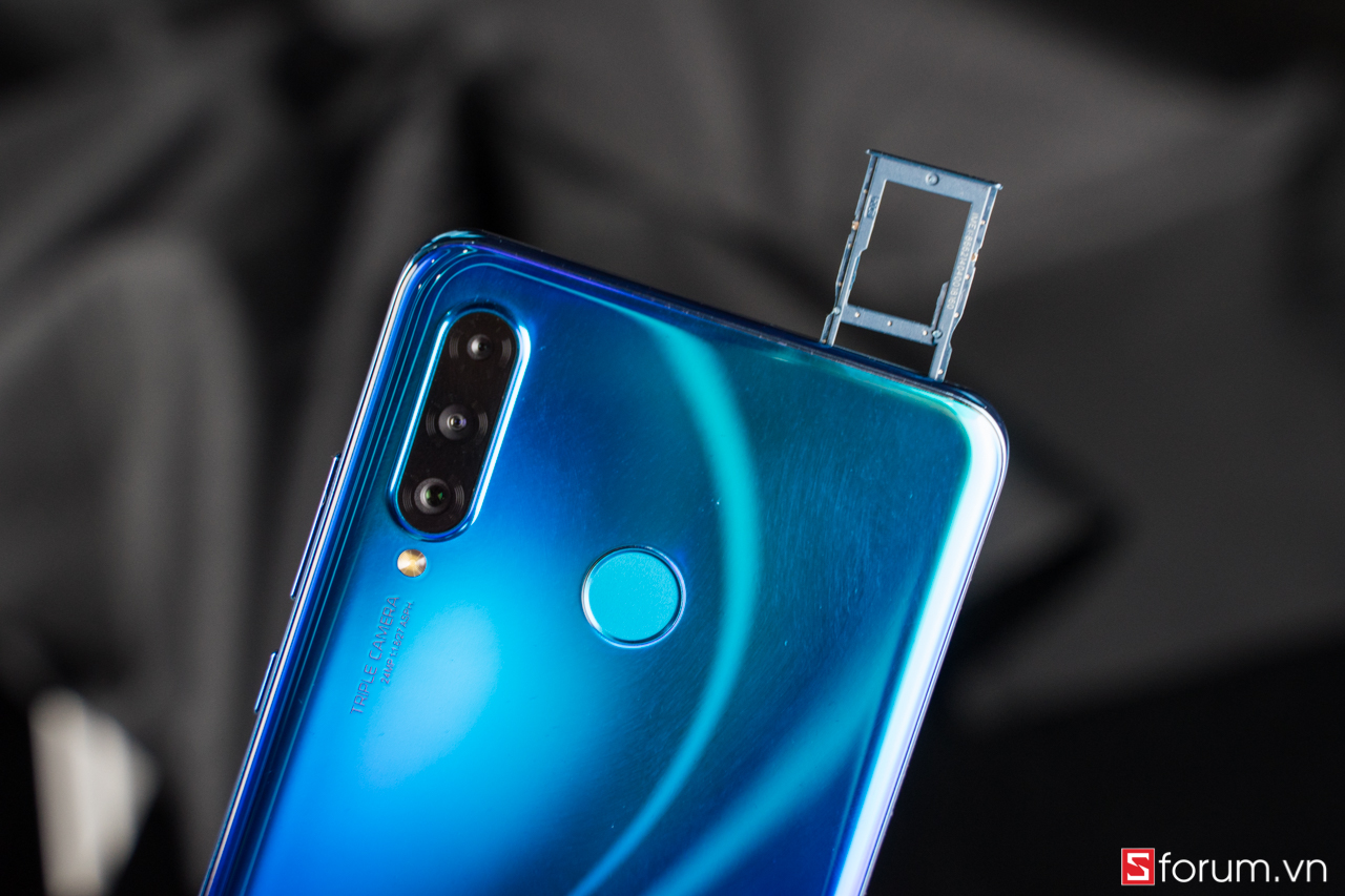 Sforum - Trang thÃ´ng tin cÃ´ng nghá» má»i nháº¥t DSC5809-1 TrÃªn tay P30 Lite chÃ­nh hÃ£ng: MÃ n hÃ¬nh giá»t nÆ°á»c, 3 camera sau, 6GB RAM, giÃ¡ 7.49 triá»u 