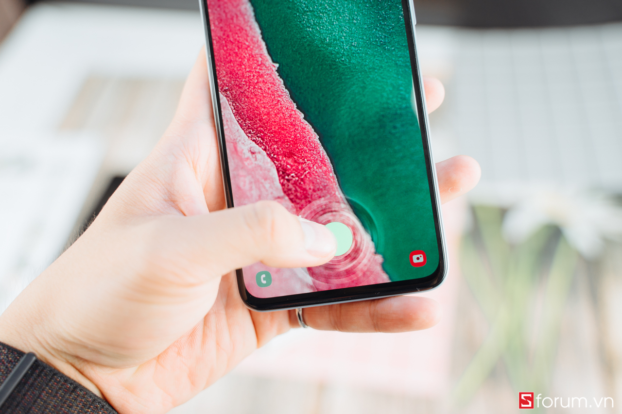Sforum - Trang thÃ´ng tin cÃ´ng nghá» má»i nháº¥t DSC6051 TrÃªn tay Galaxy A70: PhiÃªn báº£n phÃ³ng to cá»§a A50 vá»i hiá»u nÄng máº¡nh, camera Äáº¹p vÃ  sáº¡c nhanh hÆ¡n cáº£ S10 