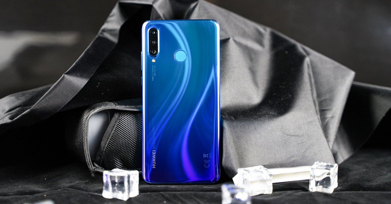Sforum - Trang thÃ´ng tin cÃ´ng nghá» má»i nháº¥t cover-11 TrÃªn tay P30 Lite chÃ­nh hÃ£ng: MÃ n hÃ¬nh giá»t nÆ°á»c, 3 camera sau, 6GB RAM, giÃ¡ 7.49 triá»u 