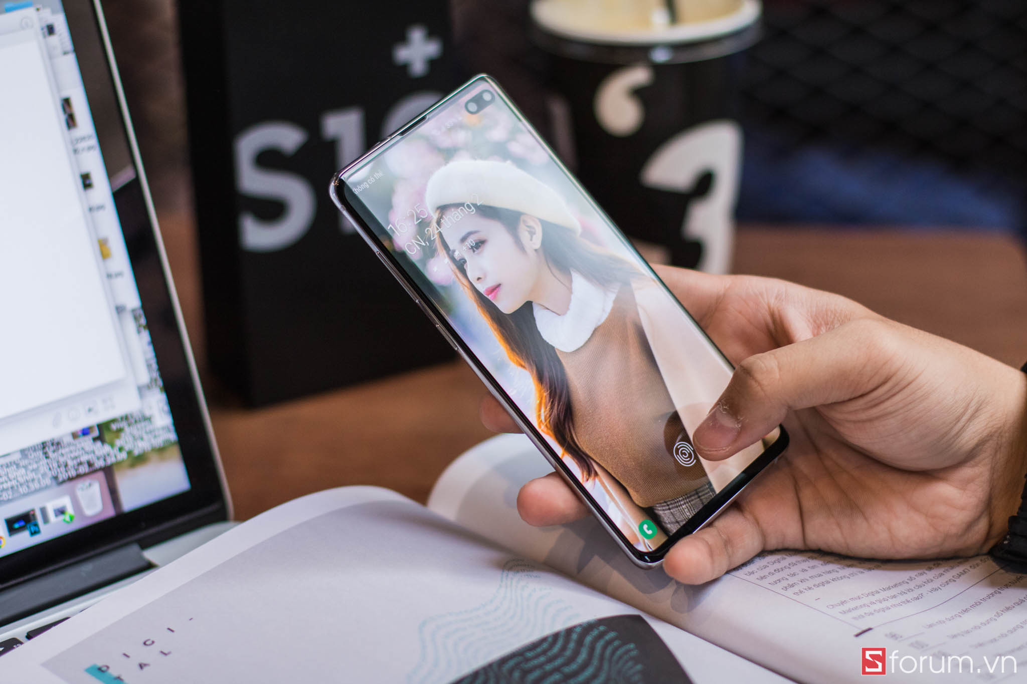 Với Galaxy S10+, bạn không cần phải lo lắng về pin nữa