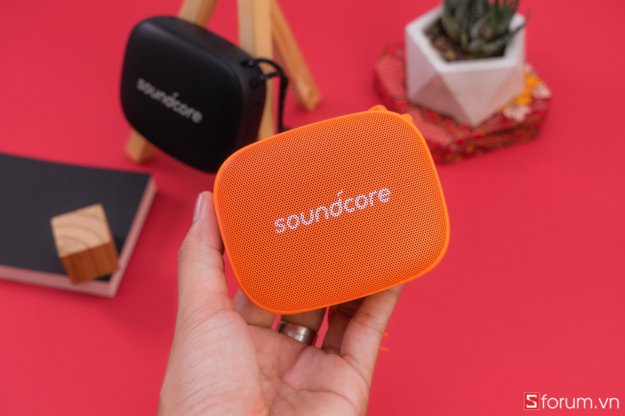 Trên tay Soundcore Icon Mini "Người anh em" xinh xắn cũng với khả năng