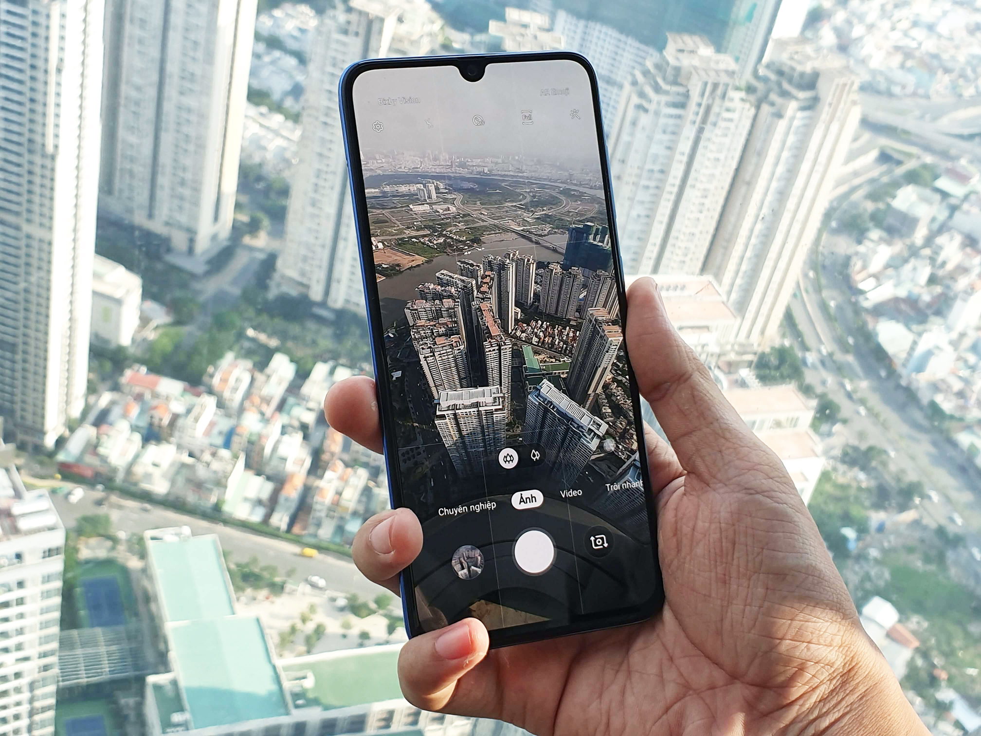 Ngắm nhìn Sài Gòn từ trên cao qua ống kính góc rộng của Galaxy A70