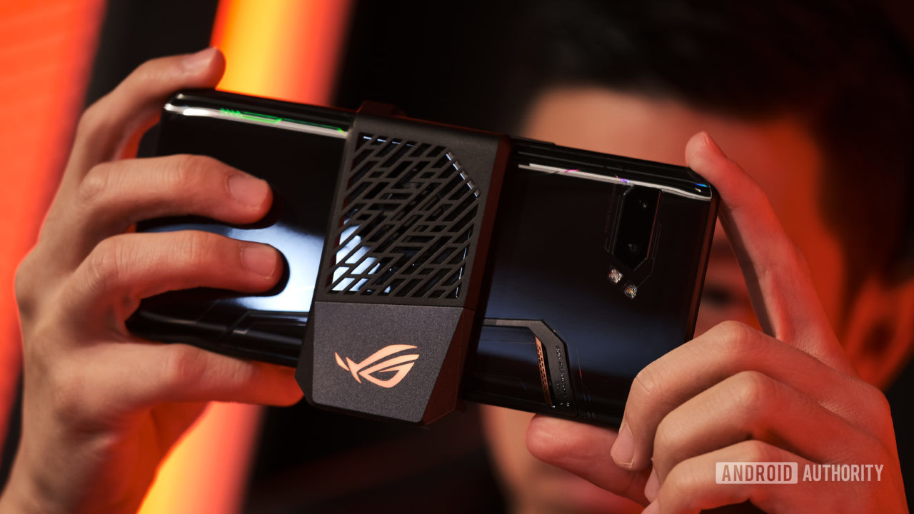 Sforum - Trang thÃ´ng tin cÃ´ng nghá» má»i nháº¥t tren-tay-ASUS-ROG-Phone-2-16 TrÃªn tay ASUS ROG Phone 2: Smartphone gaming ÄÃ­ch thá»±c vá»i cÃ´ng nghá» hÃ ng Äáº§u! 