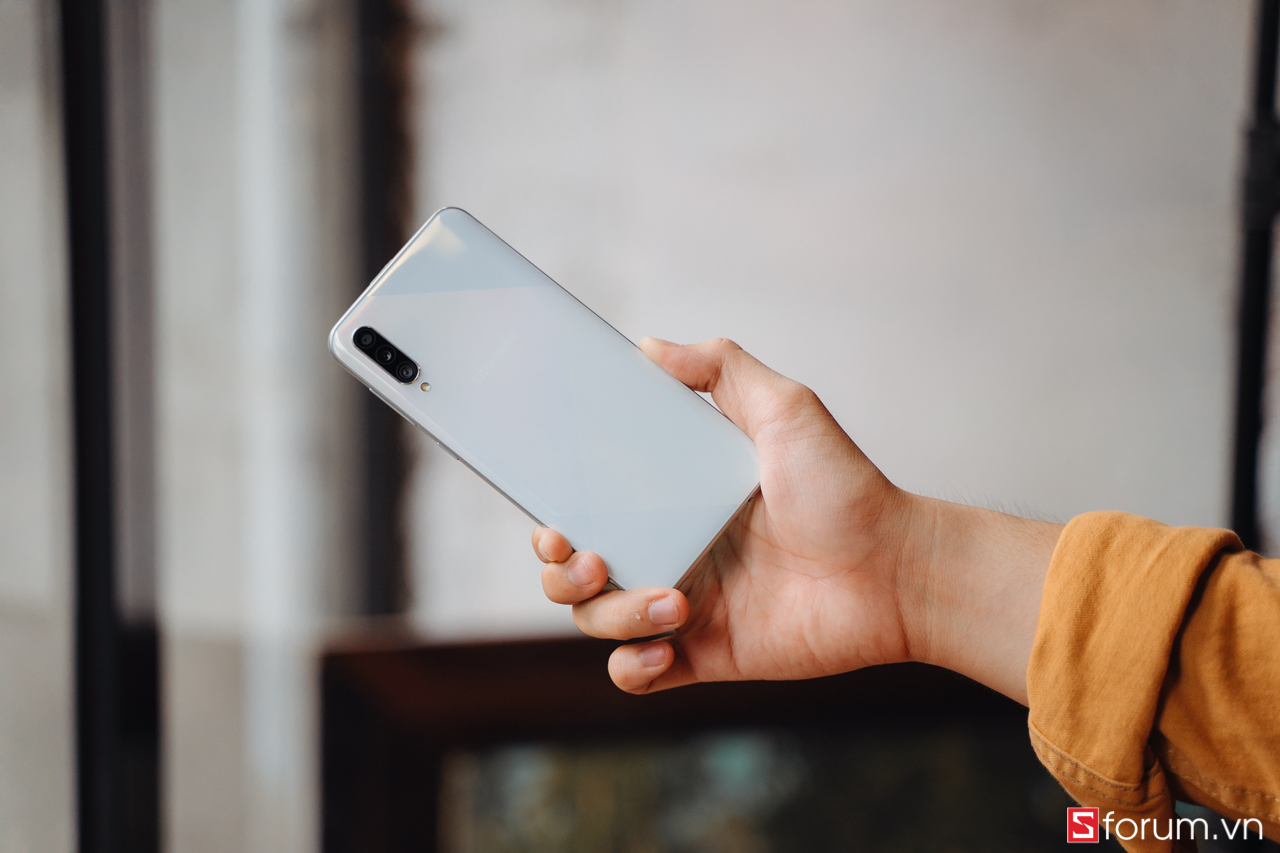 Sforum - Trang thÃ´ng tin cÃ´ng nghá» má»i nháº¥t DSC0186 TrÃªn tay Galaxy A50s Äáº§u tiÃªn táº¡i VN: HoÃ n thiá»n Äáº¹p hÆ¡n, 3 camera 48MP, thÃªm mÃ u sáº¯c má»i 