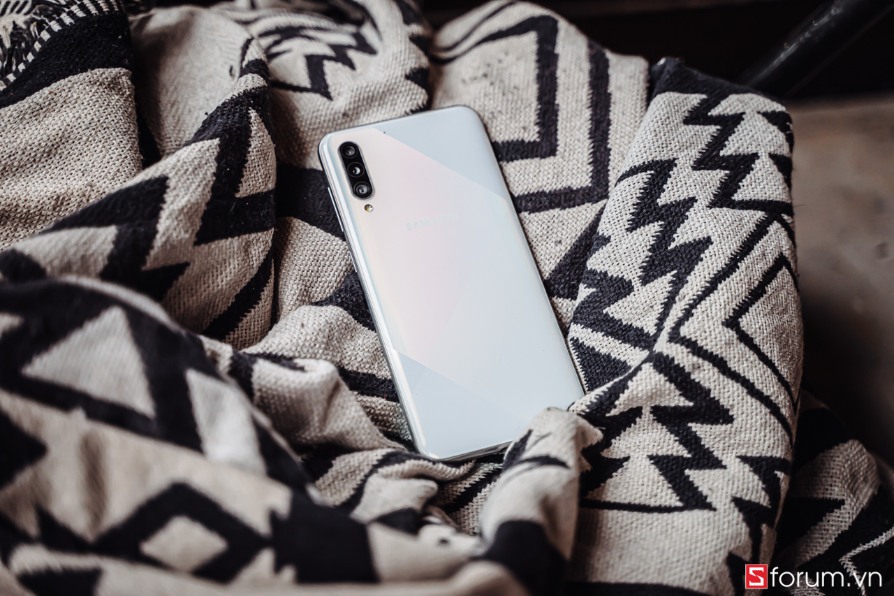 Sforum - Trang thÃ´ng tin cÃ´ng nghá» má»i nháº¥t DSC0196 TrÃªn tay Galaxy A50s Äáº§u tiÃªn táº¡i VN: HoÃ n thiá»n Äáº¹p hÆ¡n, 3 camera 48MP, thÃªm mÃ u sáº¯c má»i 